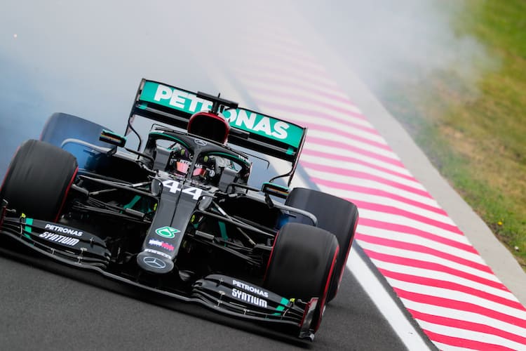 Hier ist die Ursache für den Rauch klar, ein Verbremser. Aber bei Mercedes raucht ab und an auch der Motor