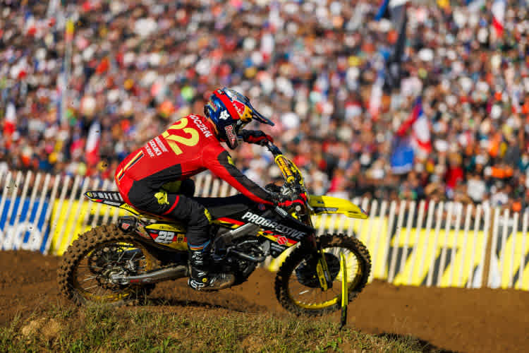 Ken Roczen vor der gigantischen Fan-Kulisse in Ernée