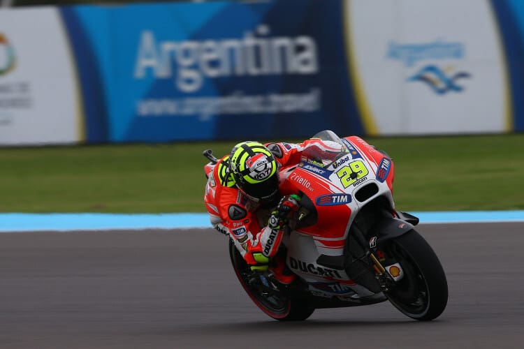 Andrea Iannone auf der Ducati GP15 in Las Termas