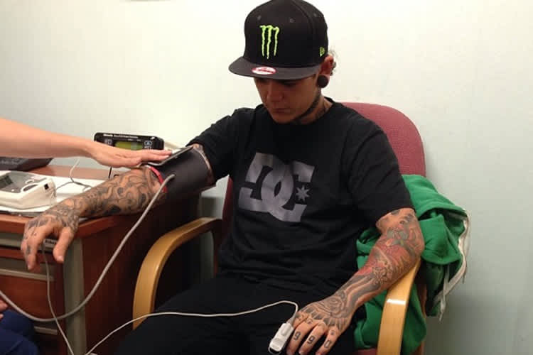 Tai Woffinden bei den OP-Vorbereitungen