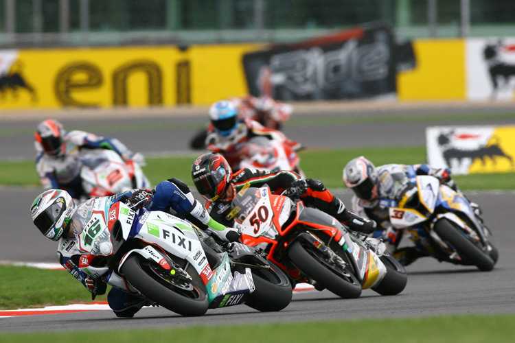 Jules Cluzel vor WM-Leader Sylvain Guintoli und Marco Melandri