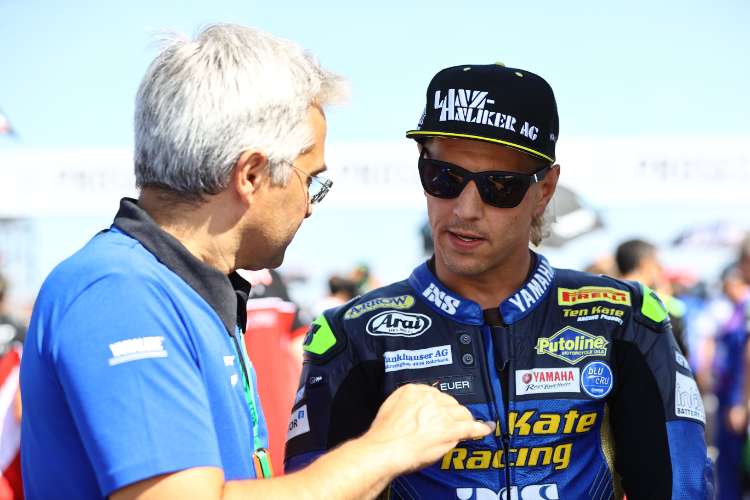 Yamaha-Rennchef Andrea Dosoli (li.) mit Domi Aegerter