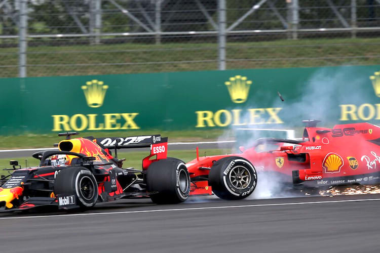 Vettel rammt in England Verstappen