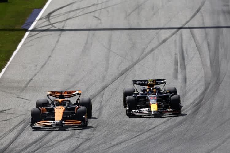 Oscar Piastri gegen Sergio Pérez