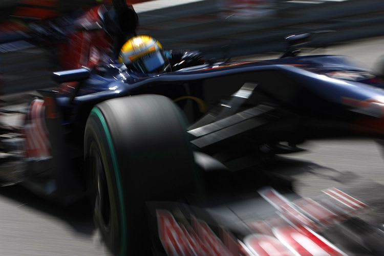 Buemi jagt durch das Fürstentum.