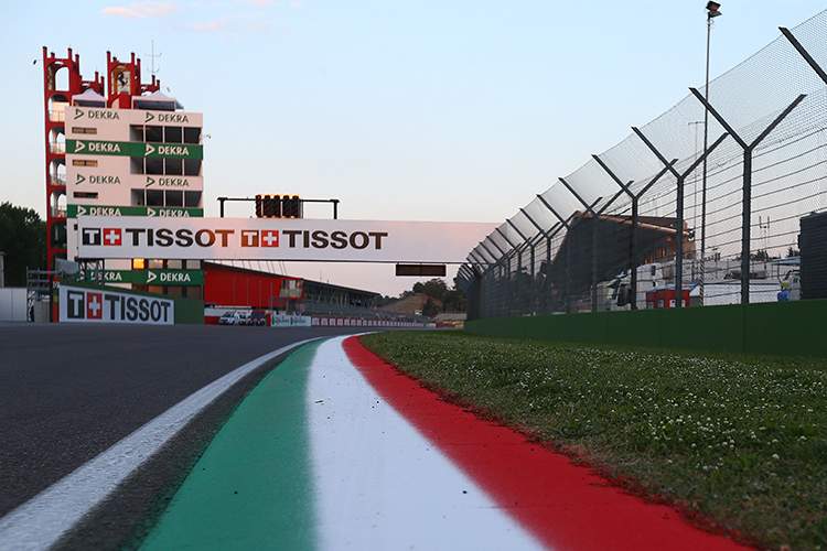 Typisch Imola: Mauern direkt neben der Strecke