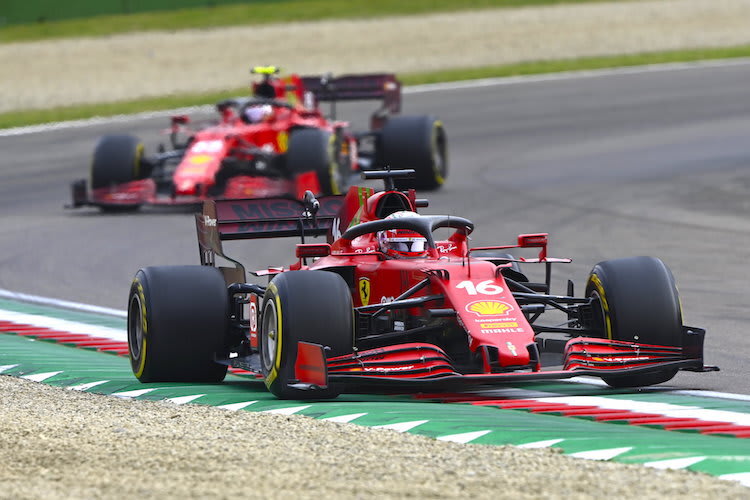 Charles Leclerc vor Carlos Sainz