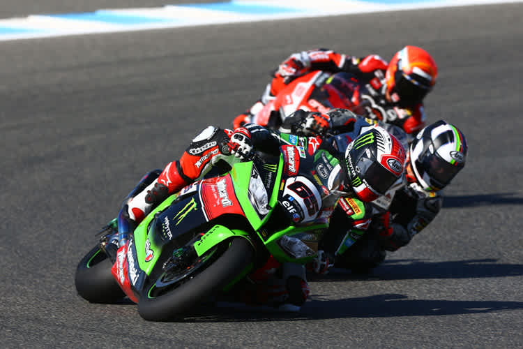 Jonathan Rea (vorne) muss sich umstellen