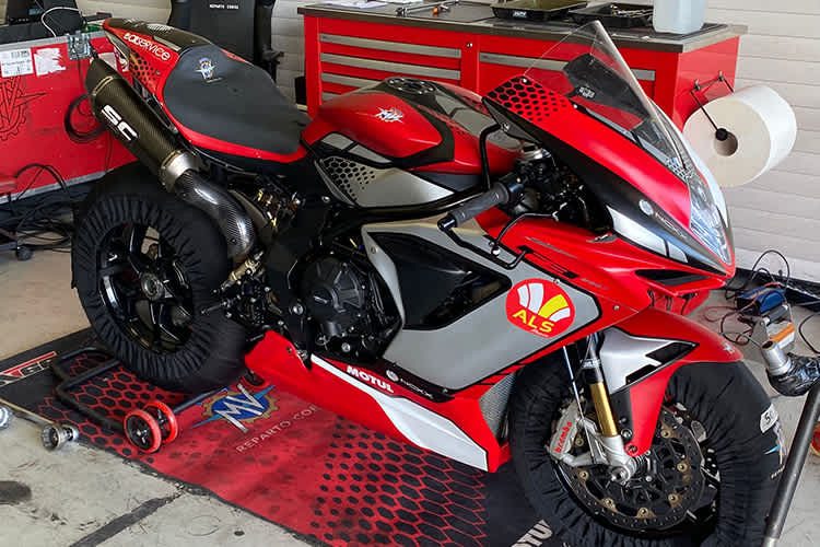 In Jerez testet MV Agusta mit der alten F3 800