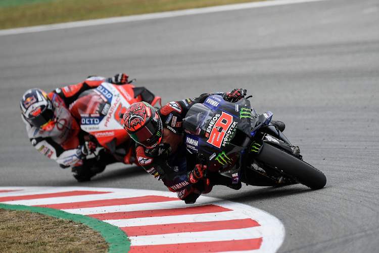 Plötzlich war an Quartararos Lederkombi der Reißverschluss offen