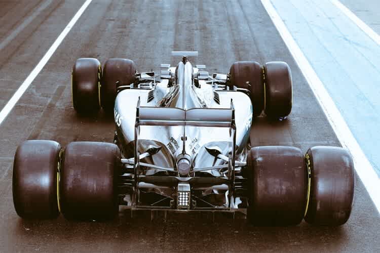 Das Bild zeigt sehr schön, um wieviel breiter die 2017er Reifen werden