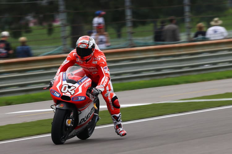 Beim Einlenken ist die Ducati GP14 noch nicht wunschgemäß