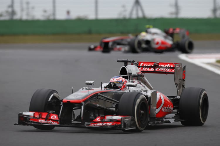 Das übliche Bild bei McLaren: Jenson Button vor Sergio Pérez