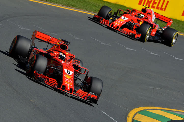 Sebastian Vettel vor Kimi Räikkönen