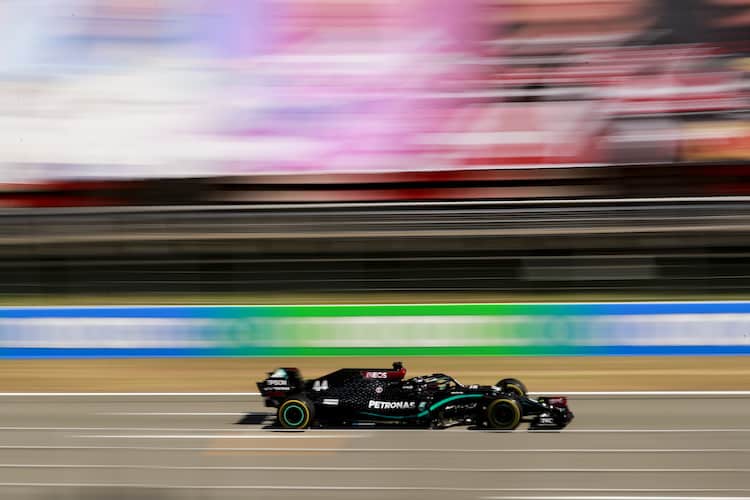 Lewis Hamilton sicherte sich zum vierten Mal in diesem Jahr und zum 92. Mal in seiner GP-Karriere die Pole