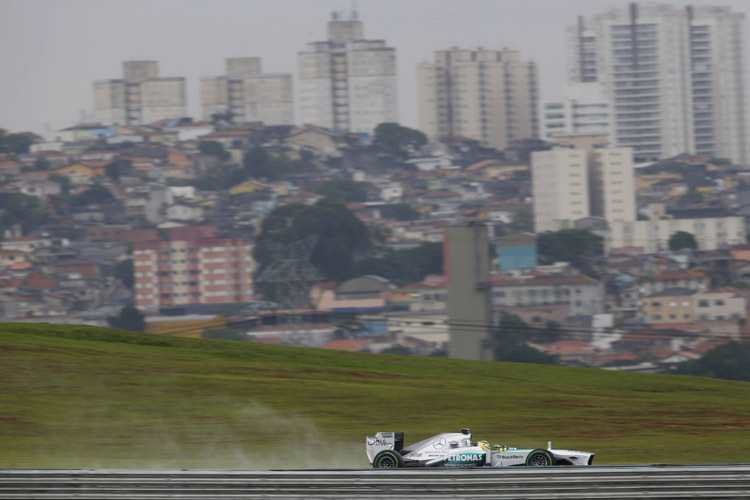 Bestzeit im Regen von Brasilien: Nico Rosberg drehte in seinem Silberpfeil die schnellste Runde des Tages