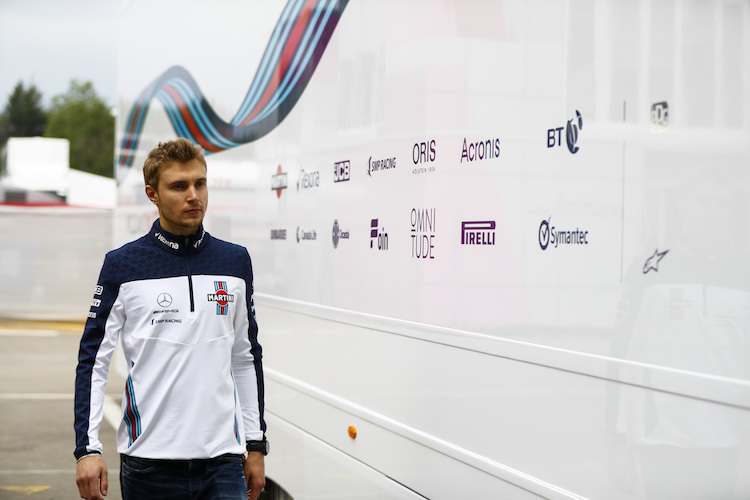 Sergey Sirotkin verpasst in Barcelona das erste freie Training und rückt in der Startaufstellung um drei Positionen nach hinten