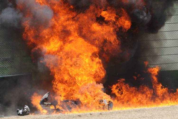 Die Aprilia ging in einem Feuerball auf