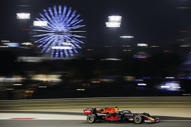 Max Verstappen war auch im zweiten Training der Schnellste auf der Wüstenbahn