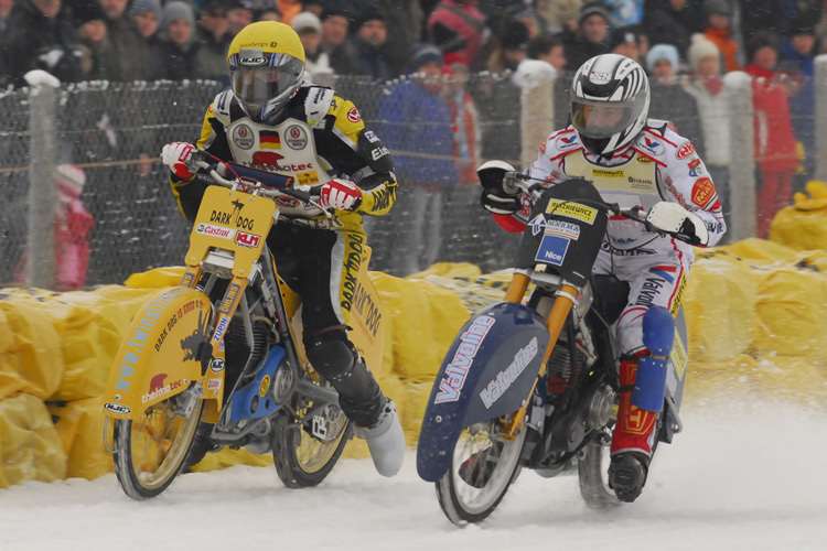 Pletschacher (li.) im Kampf mit Grzegorz Knapp