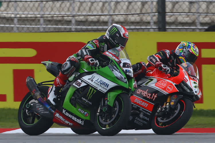 Letzte Kurve im zweiten Lauf: Davies rempelt sich innen an Rea vorbei