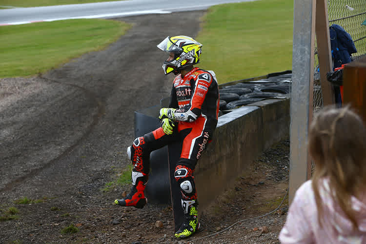 Alvaro Bautista verdammte sich zum Zuschauen