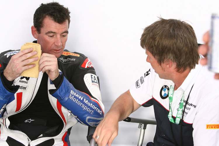 Troy Corser mit seinem Crew-Chief.
