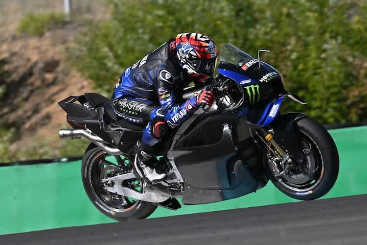 Augusto Fernandez mit dem V4-Bike von Yamaha