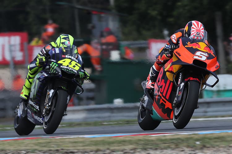 Sehr seltenes Bild 2019: Johann Zarco vor Valentino Rossi