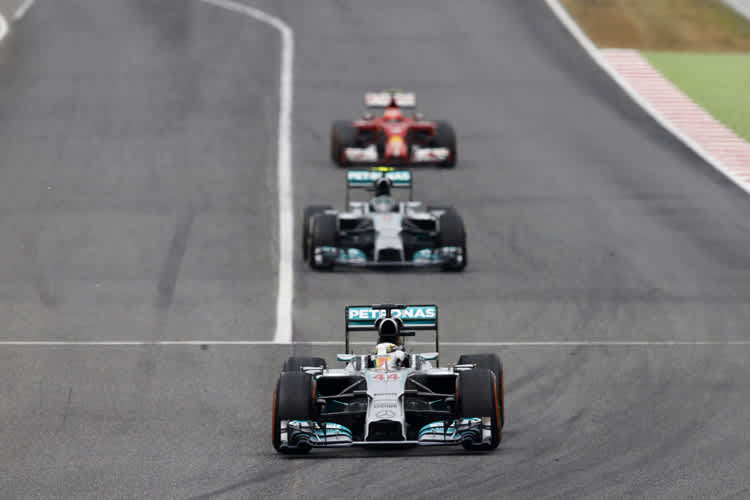 Ferrari-Pilot Kimi Räikkönen ist von den beiden Mercedes überrundet worden