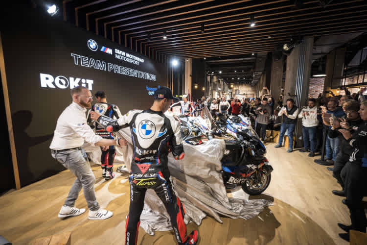 Enthüllung in der BMW Motorrad Welt in Berlin