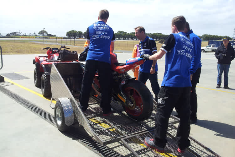 An der Yamaha gingen Lenker und Verkleidung kaputt