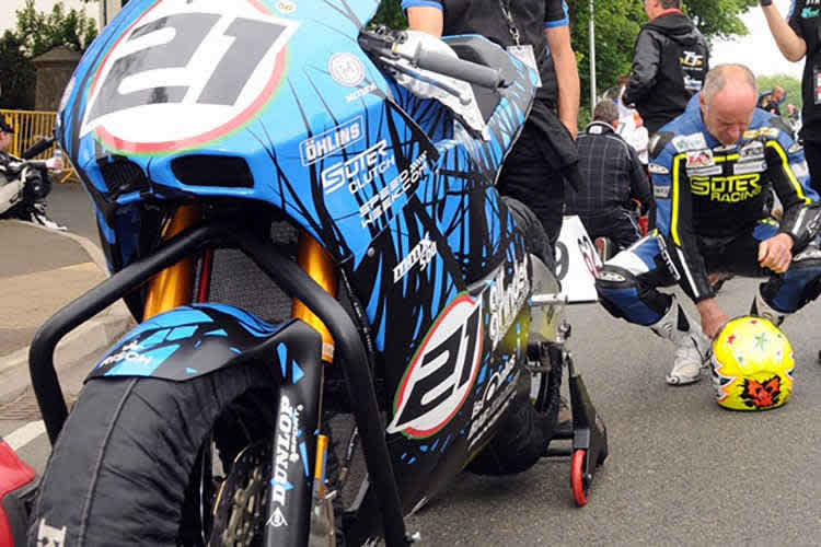 Ian Lougher 2016 mit Suter auf der Insel Man