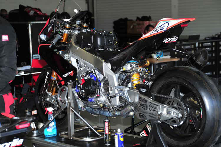 Aprilia bietet für 300.000 Euro Werksmotorräder an