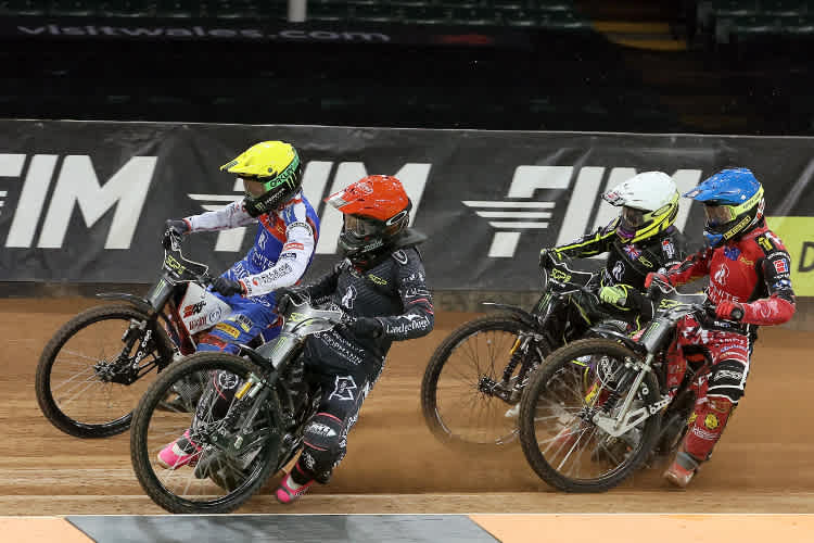 Kai Huckenbeck vor Bewley, Fricke und Brennan