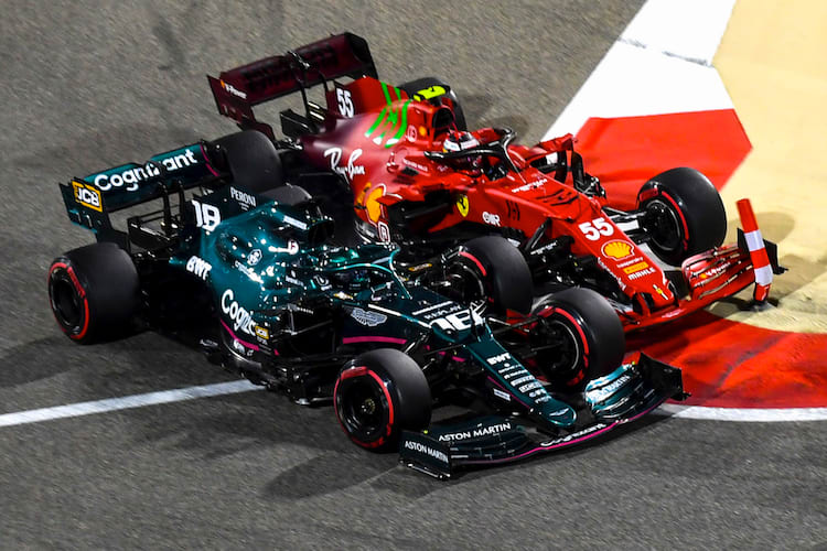 Carlos Sainz presst sich an Lance Stroll vorbei