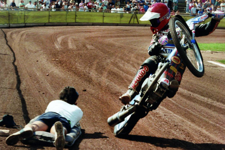 Mike Patricks berühmtestes Bild: Ein Wheelie von Hans Nielsen