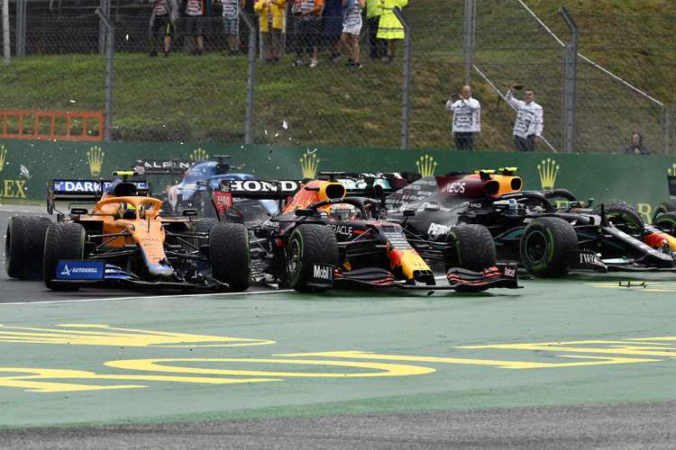 In Ungarn hat es in Kurve eins geknallt