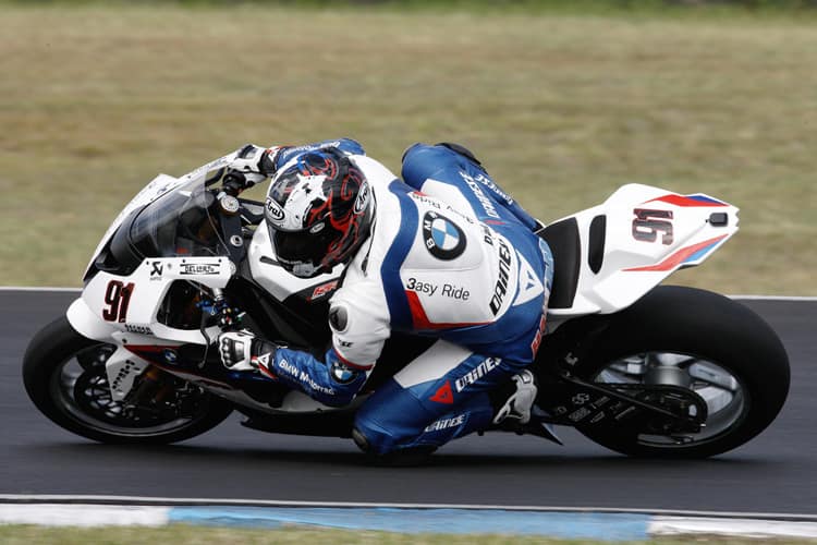 Leon Haslam verlor eine Sekunde auf Troy Corser