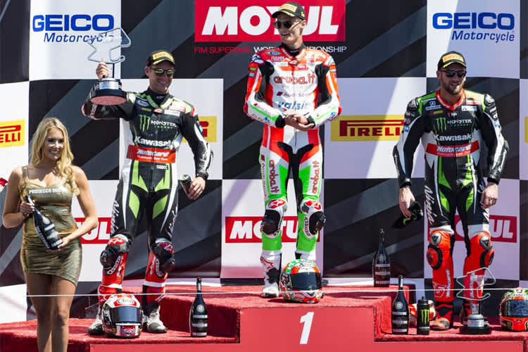 Die Top-3 des ersten Rennens (v.l.): Johnny Rea, Chaz Davies und Tom Sykes