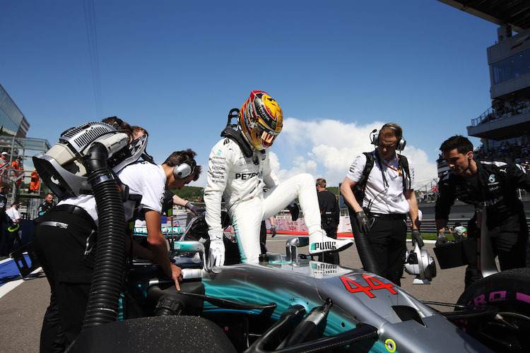 Lewis Hamilton in Sotschi: Kühlung war schon vor dem Start ein Thema