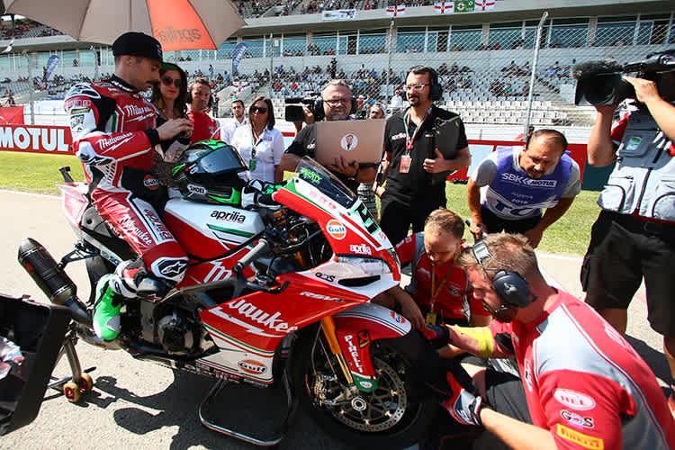 Polesetter Eugene Laverty wird auf Startplatz 10 verbannt