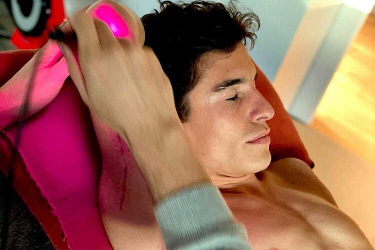 Marc Márquez: Die Narbe am rechten Oberarm ist gut zu sehen
