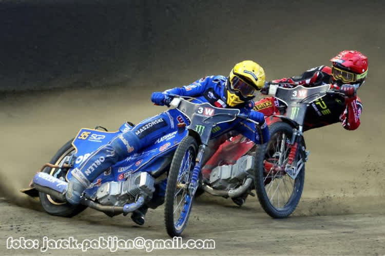 Bartosz Zmarzlik (vorne) fährt für Polen, Max Fricke für Australien