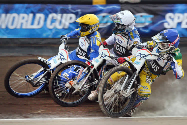 Scott Nicholls (Mitte) verstärkt Güstrow