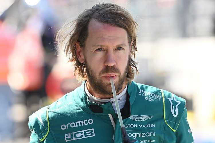 Sebastian Vettel schaut beim ersten Monza-Training zu