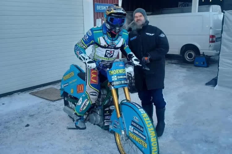 Fahrer Luca Bauer mit Vater Günther