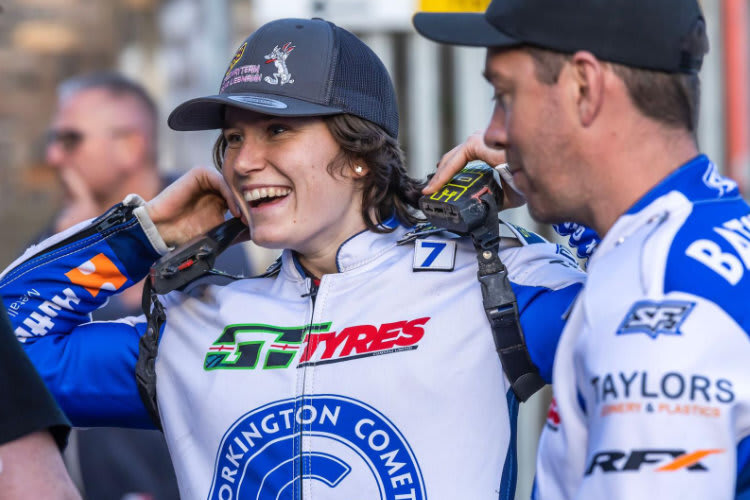 Celina Liebmann (li.) hat sich England gut eingelebt