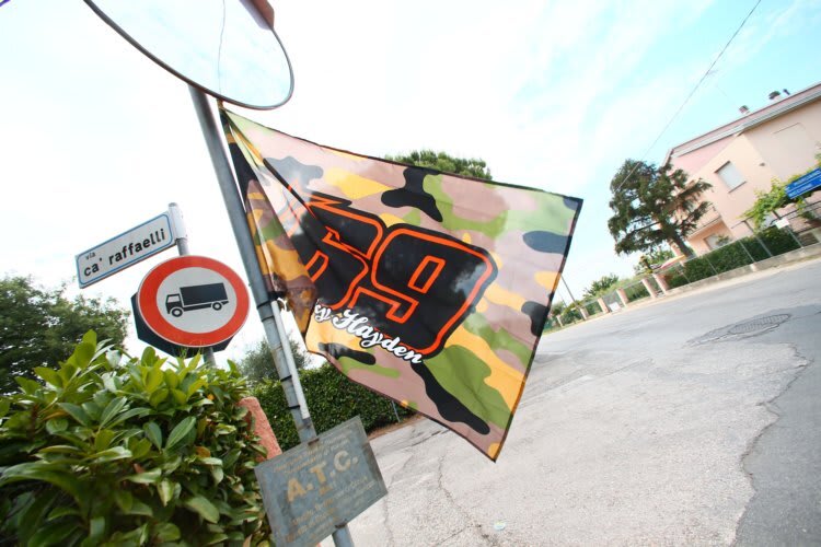 Die Unfallstelle ist zum Pilgerort von Nicky-Hayden-Fans geworden