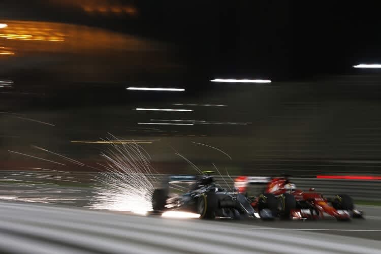 Fliegen zwischen Ferrari und Mercedes 2016 die Funken?